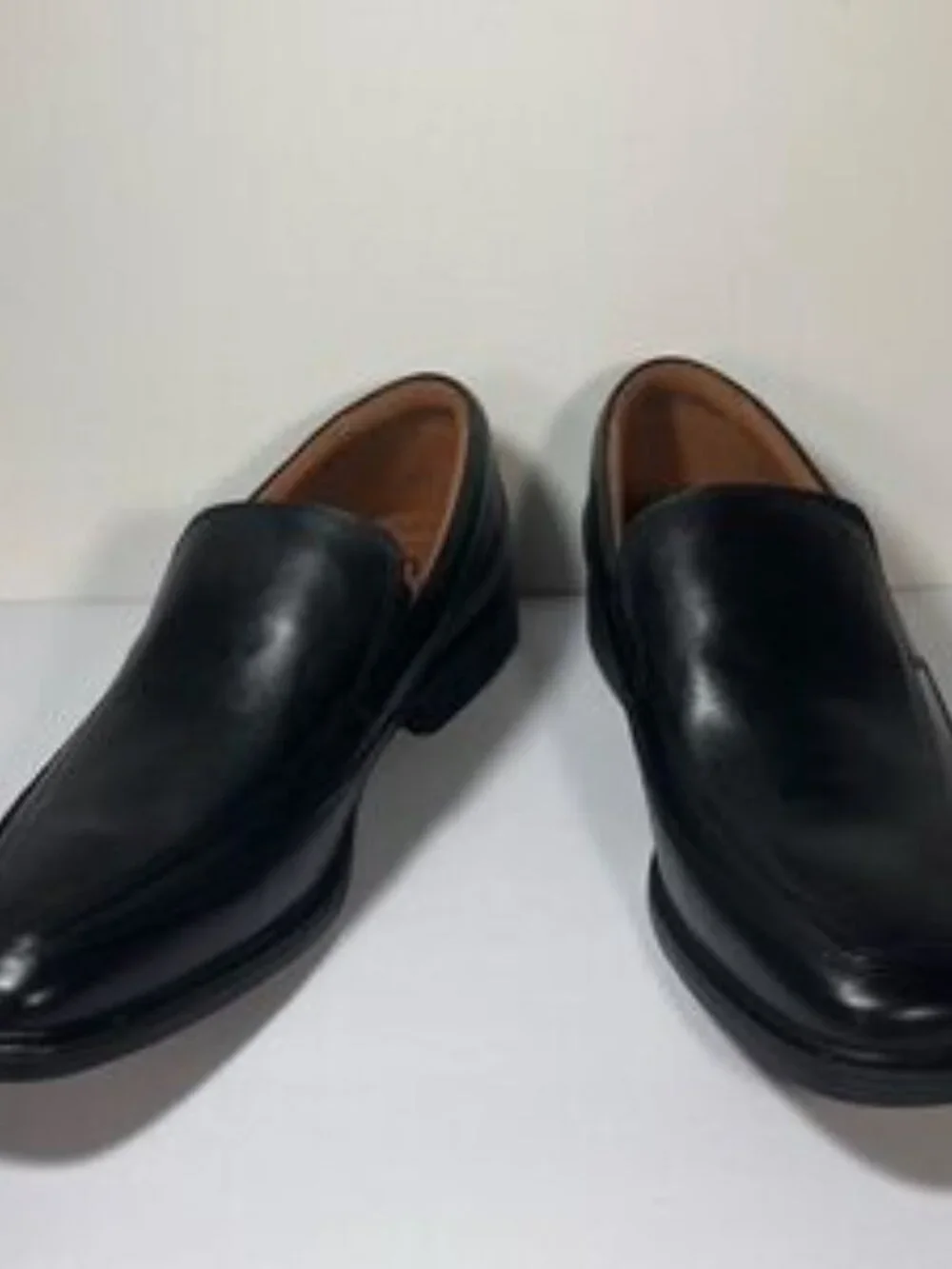 Clarks Tilden Free Leather Slip On shoes